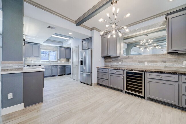 Building Photo - 12903 Figaro Dr