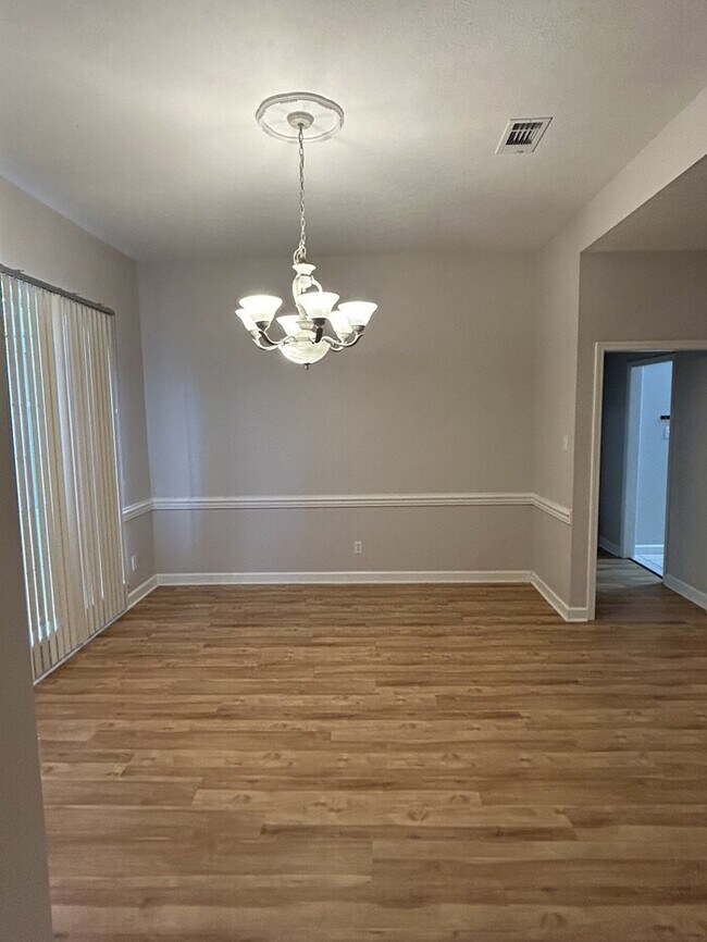 Building Photo - 5059 Silver Oak Dr