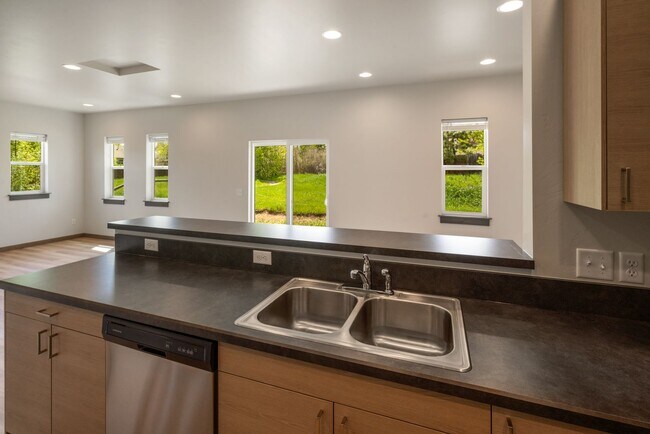 Building Photo - Pet Friendly! Gorgeous 3 Bedroom condo with double stall attached garages with AC.