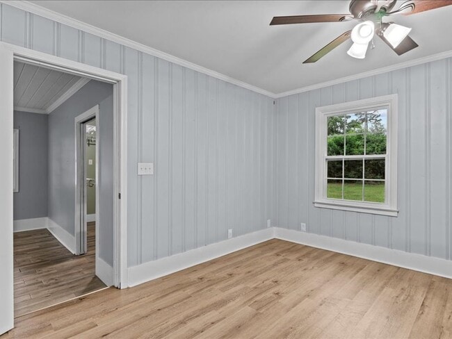 Building Photo - 302 Cedar Dr