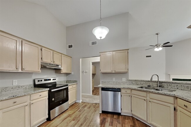 Building Photo - 1745 Fay Dr