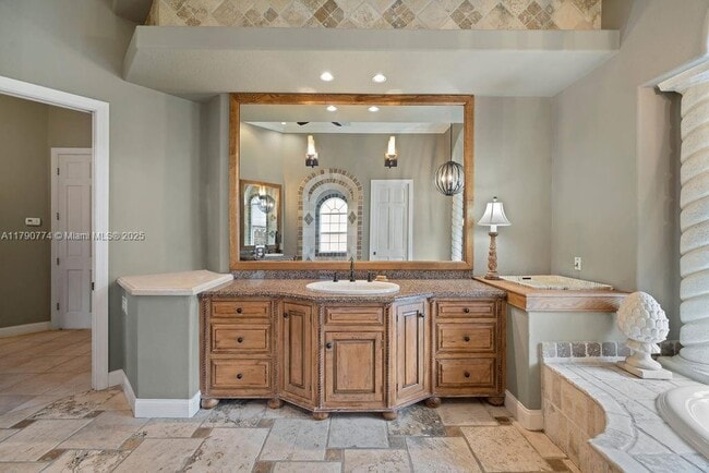 Building Photo - 2357 Alaqua Dr