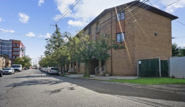 Building Photo - 124 North St