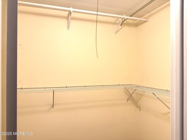 Building Photo - 561B Malvern Ct