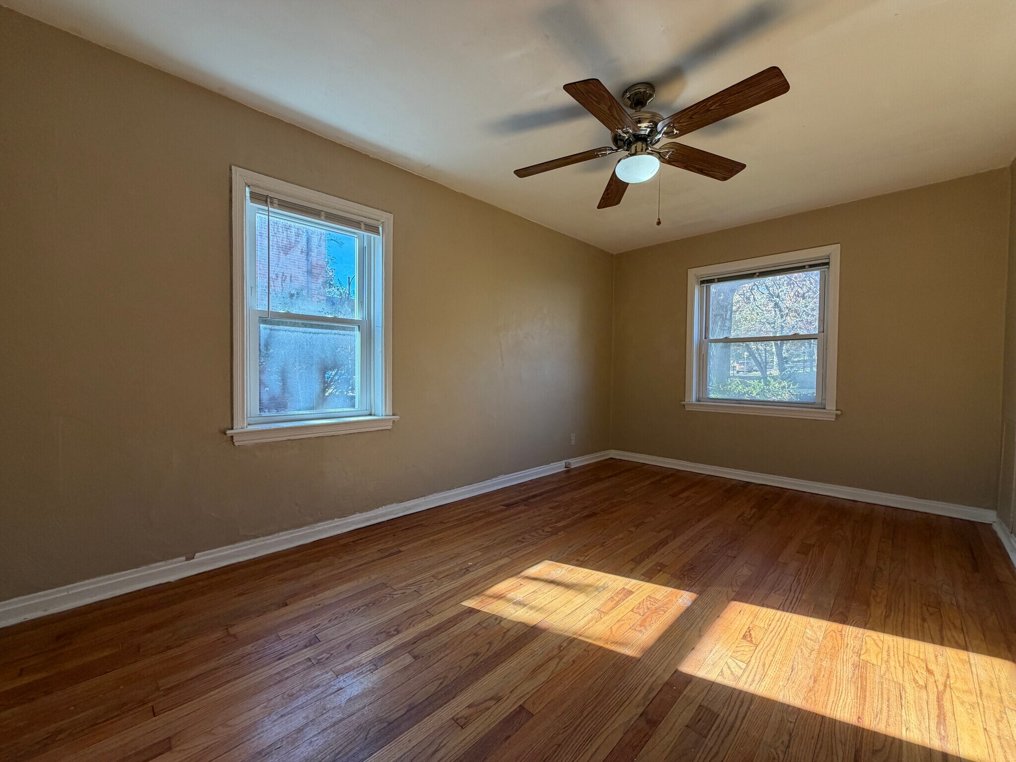 Building Photo - 420 S Hanley Rd