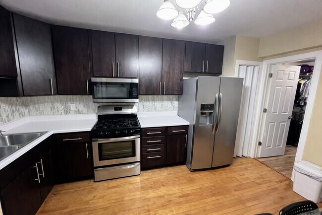 Building Photo - 2330 N Lockwood Ave