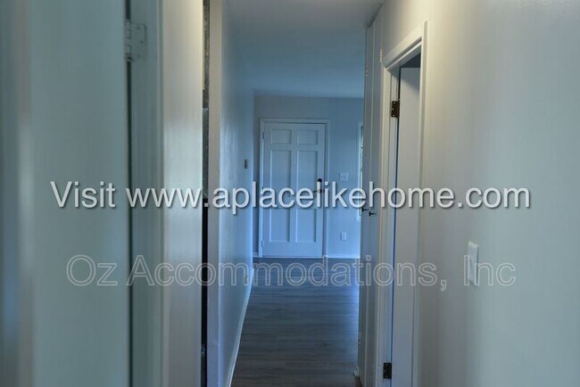 Building Photo - 3310 Iroquois Ln