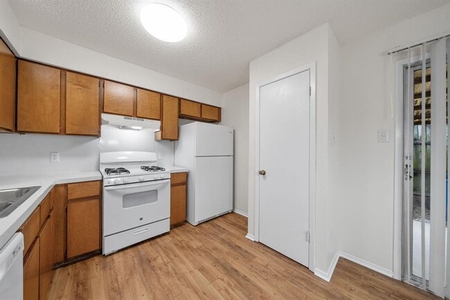 Building Photo - 100 Meteor Dr