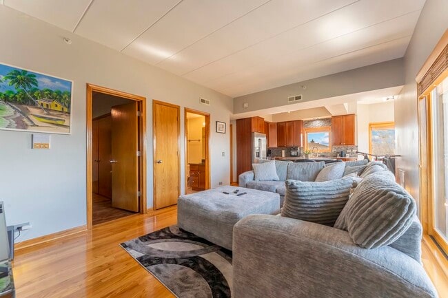 Building Photo - 2805 N 75th Ct