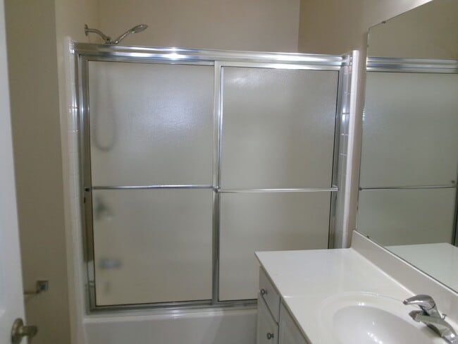 Building Photo - 3 bedroom, 2 bath condo in The Fountains
