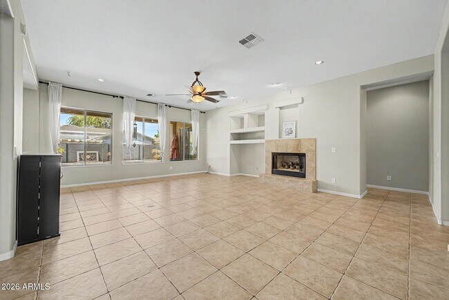Building Photo - 1902 E Desert Ln