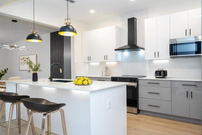 Building Photo - 7022 Cadiz Blvd