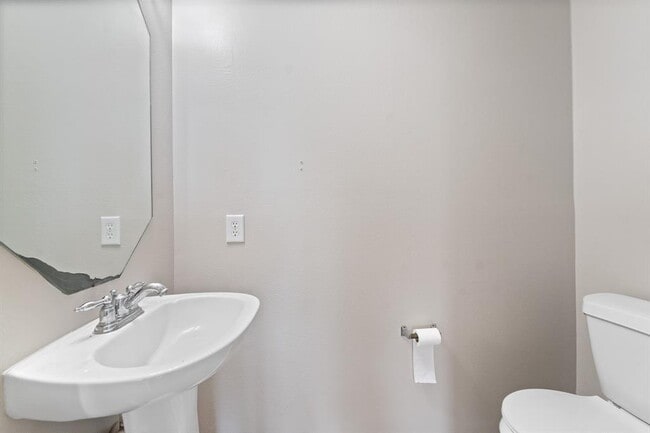 Building Photo - 7103 Biton Dr