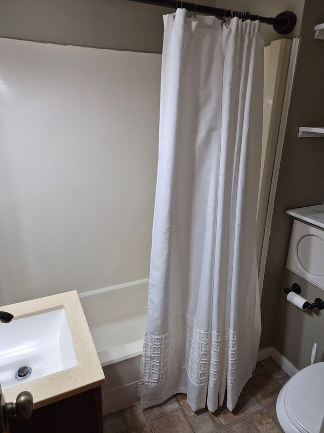 Building Photo - 4636 Wakefield Ave NE