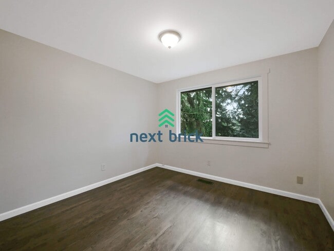 Building Photo - Beautiful 5-Bed Single-Family Home in Prime Kirkland Location!