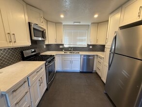 Building Photo - STU526