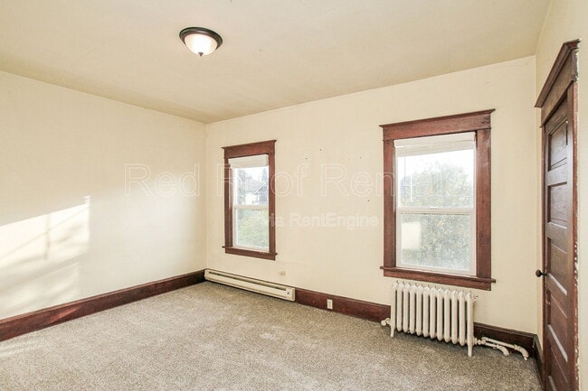 Building Photo - 1320 S 9th St
