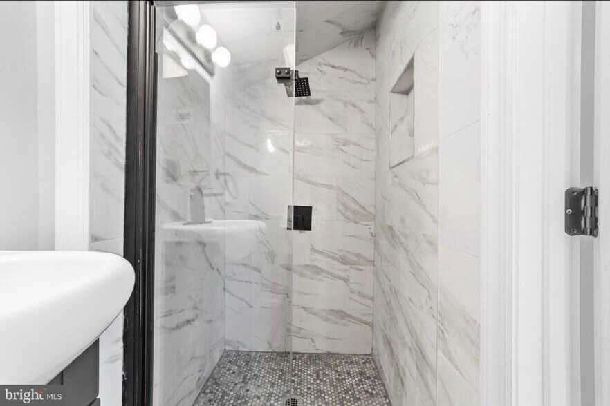 Building Photo - 27 E Phoenix Ave