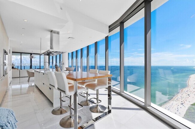 Building Photo - 15701 Collins Ave