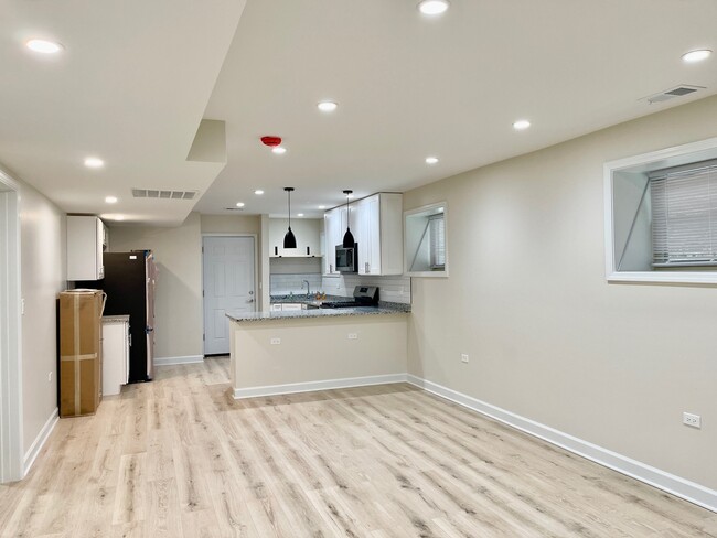 Building Photo - 4845 N Kostner Ave