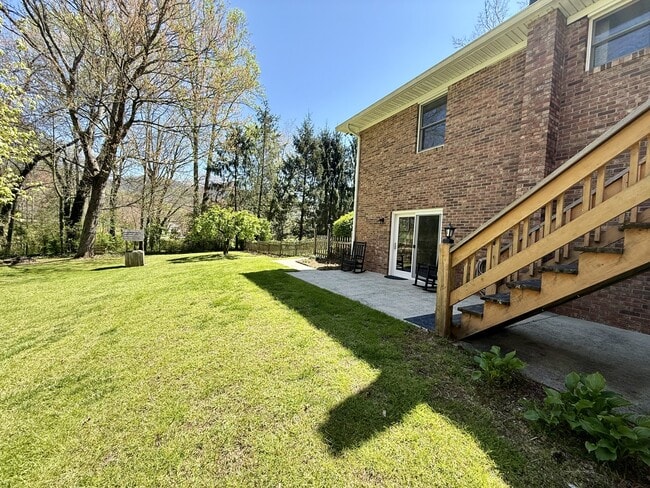 Building Photo - 5 Shadow Valley Dr