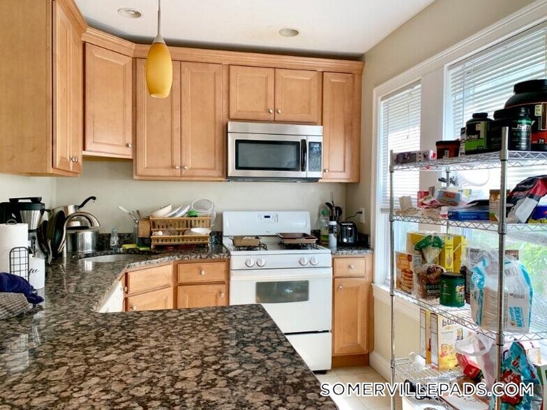 Building Photo - 27 Fairfax St