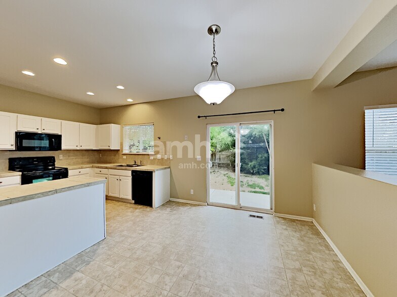 Building Photo - 13954 Ivy St