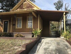 Building Photo - Vintage North Hyde Park Bungalow