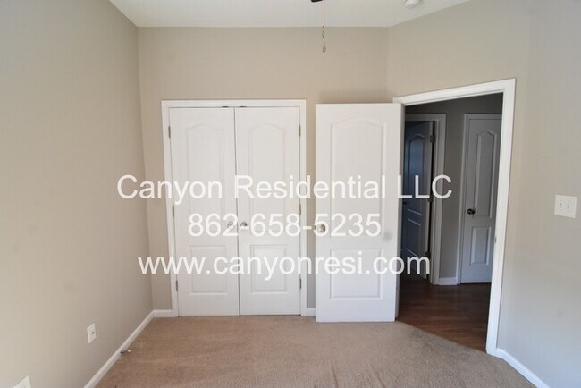 Building Photo - 3637 Crosswinds Dr