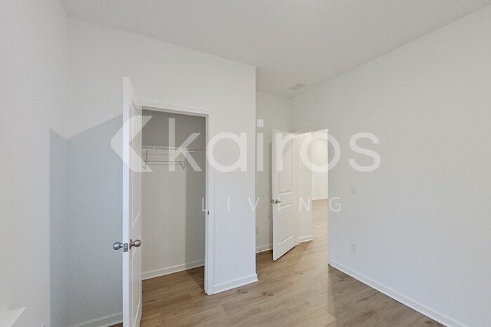 Building Photo - 122 Silver Maple Cir