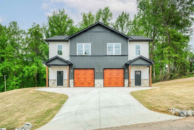 Primary Photo - 610 N Shamrock Ave