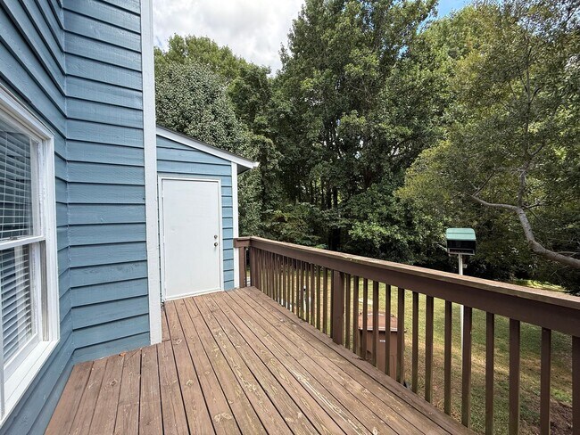 Building Photo - Newly Remodeled 3BD, 2.5BA Townhouse in Ca...