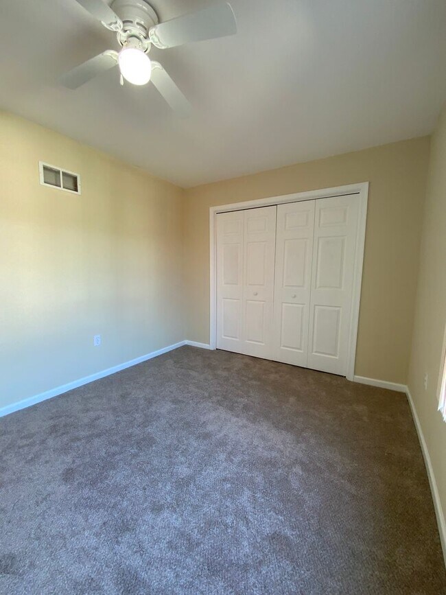Building Photo - Great town home in Sterling Place