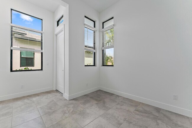 Building Photo - 9333 SW Pepoli Way