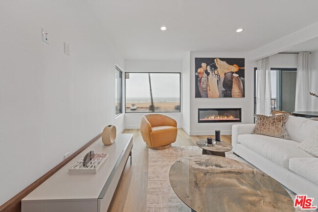 Building Photo - 3305 Ocean Front Walk