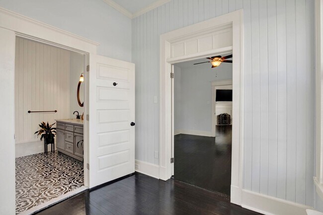 Building Photo - Thomas Square Home