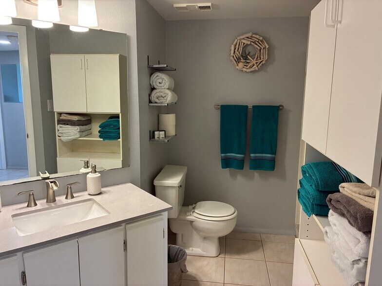 Building Photo - 19505 Quesada Ave