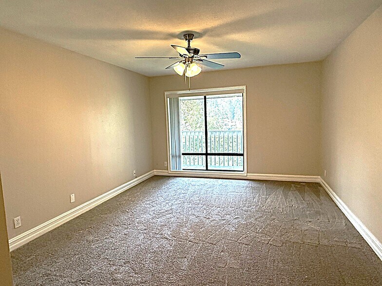 Building Photo - 545 S Ranch View Cir