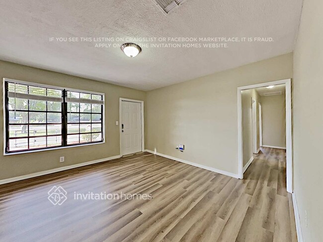 Building Photo - 630 E 65th St