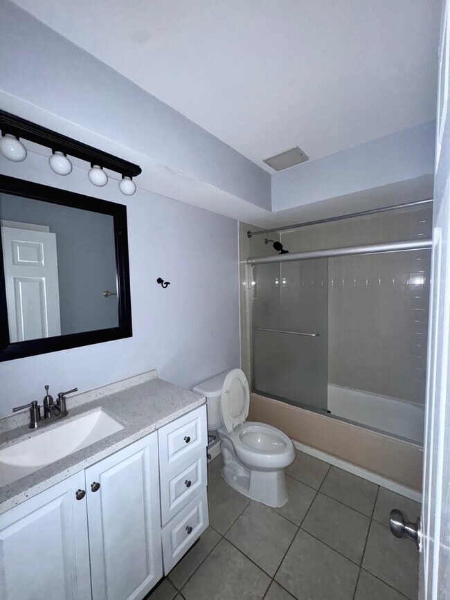 Building Photo - 43 W Ann St