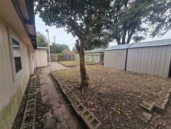 Building Photo - 6717 Fairway Dr