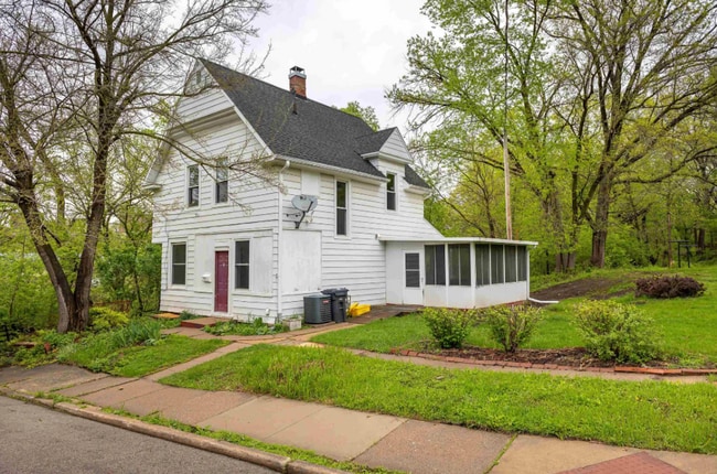 Primary Photo - 48 Burns St