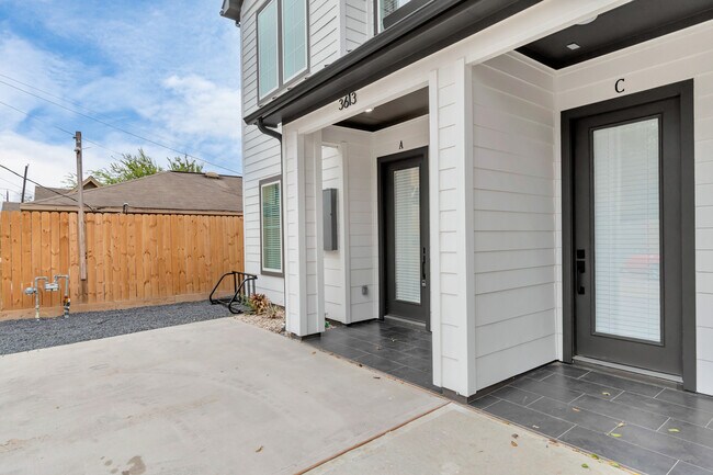 Building Photo - 3613 Rosalie St