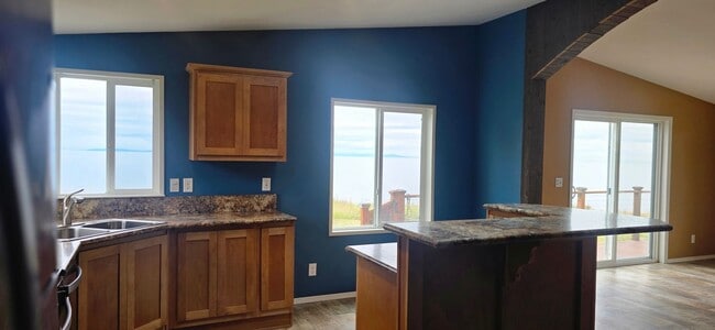 Building Photo - 200 Cypress Cir
