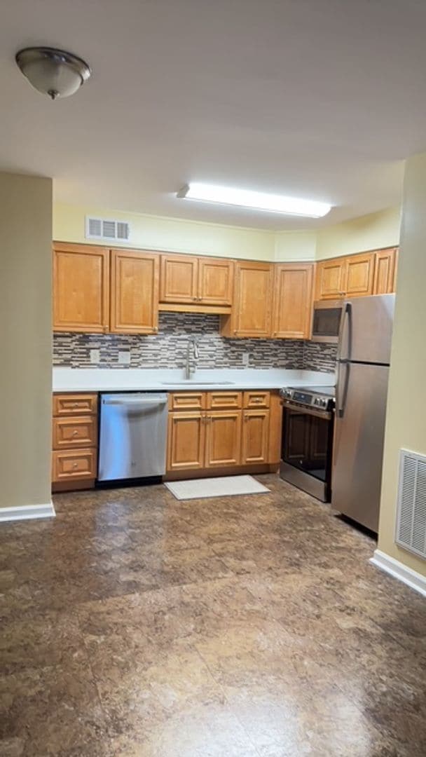 Building Photo - Colonial Circle