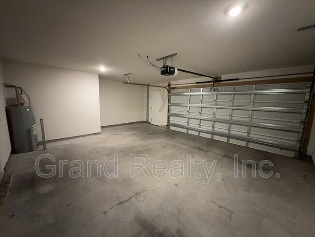Building Photo - 5033 Peach Dr