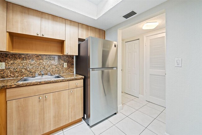 Building Photo - 13920 Lake Placid Ct