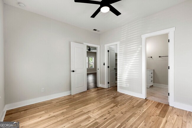 Building Photo - 1382 Westboro Dr SW