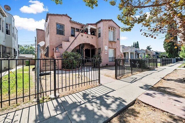 Building Photo - 1050 57th St