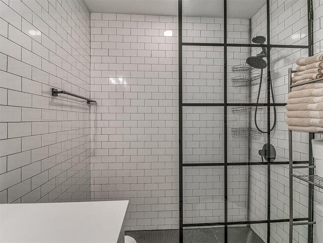 Building Photo - 621 N 16th St